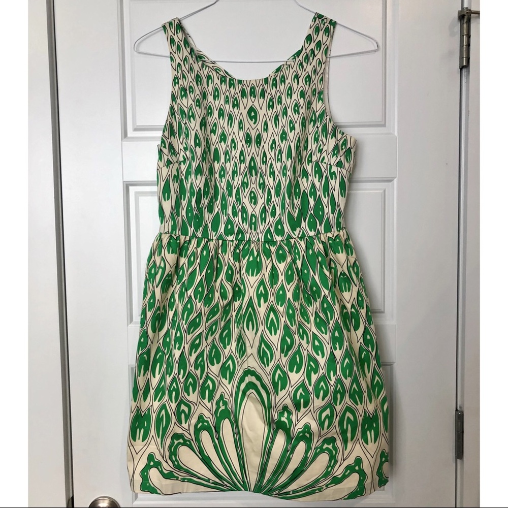 Green pattern sleeveless dress